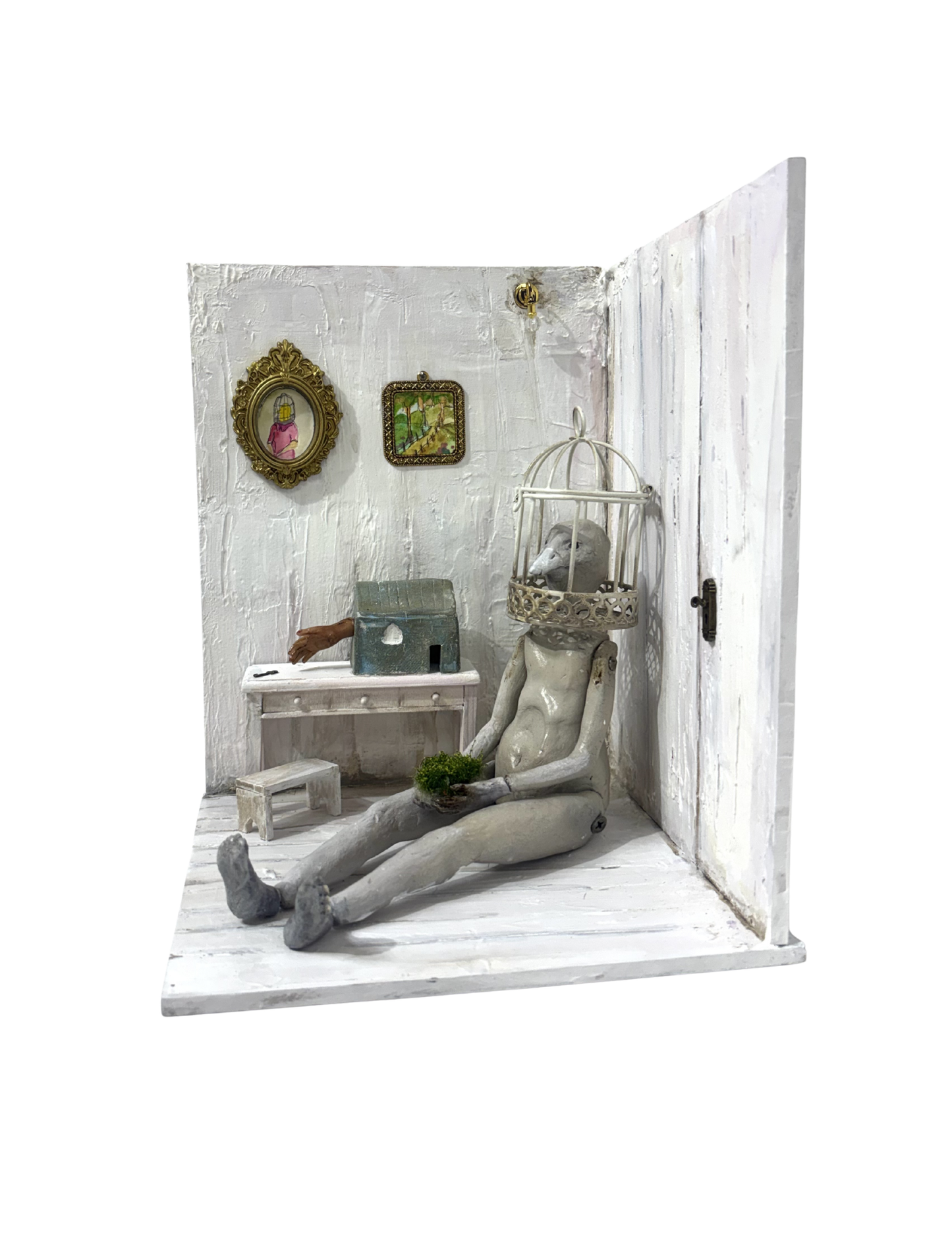 Usuaria 210 - ESCULTURA / LA JAULA SIEMPRE ESTUVO ABIERTA