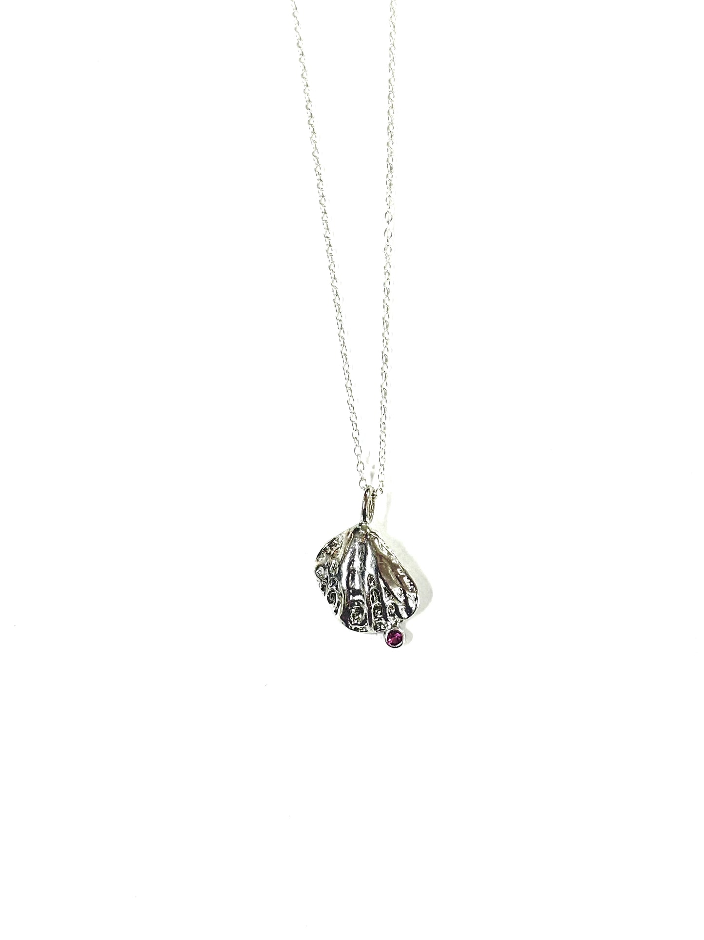 Roque Designs - "CONCHITA" PENDANT CON CADENA