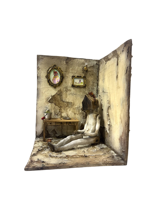 Usuaria 210 - ESCULTURA / Casita en combustión expontanea