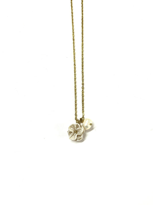 Atypical - Necklace / Flower and Pearl